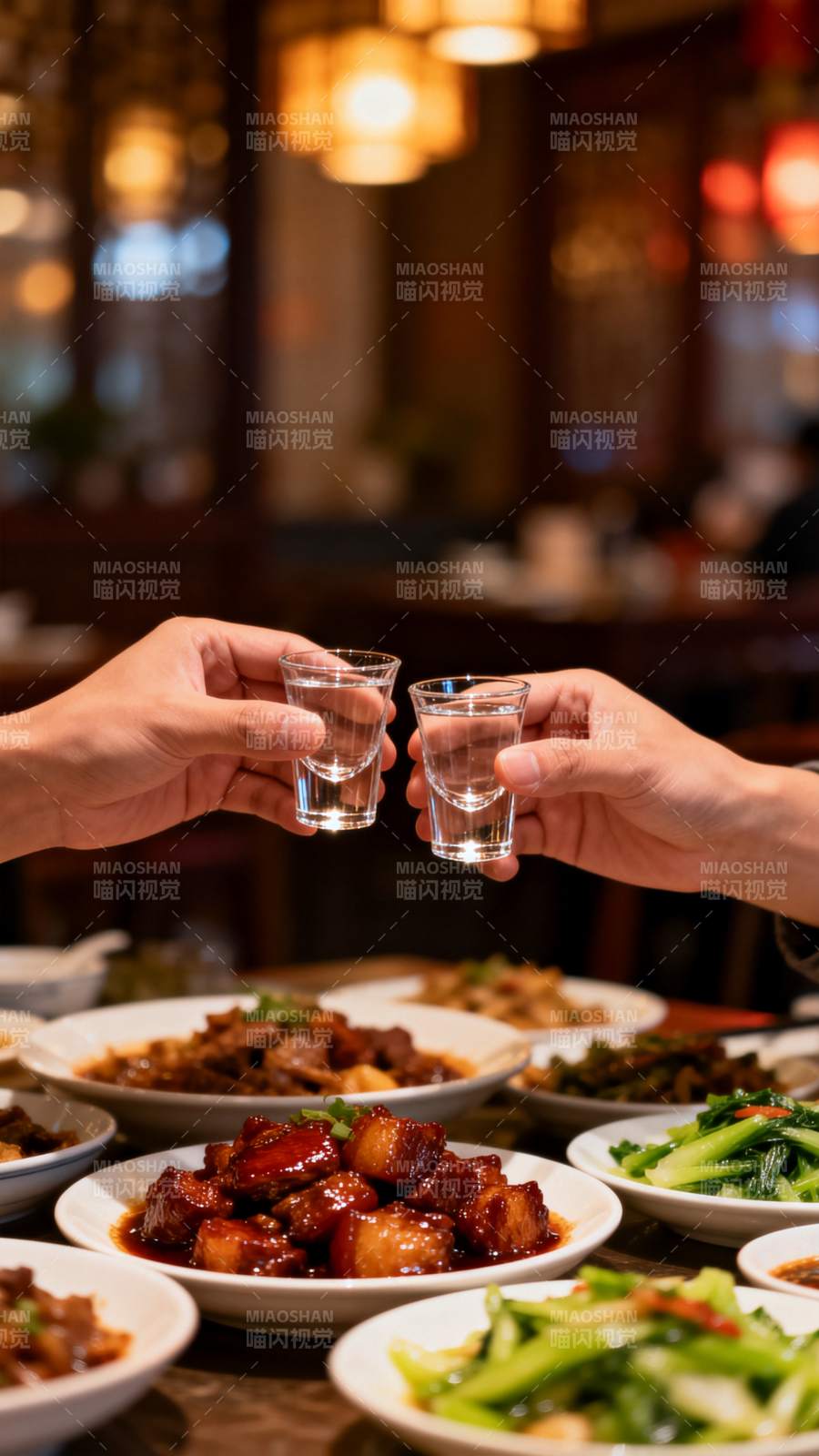 举杯共饮 美食相伴-图片