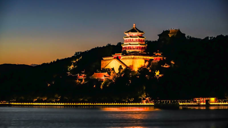 夜色中的古塔风光-摄影图