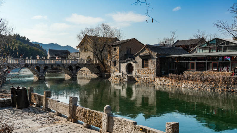 古桥流水人家图片