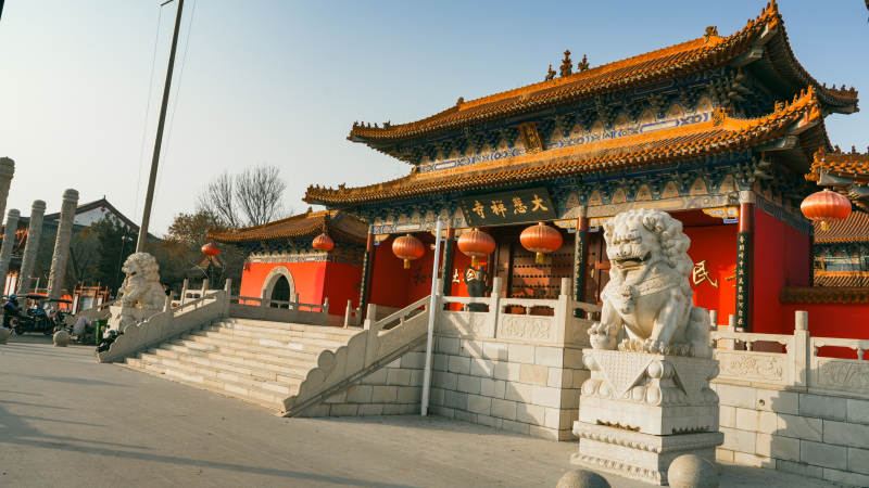 大佛寺门前石狮-摄影图