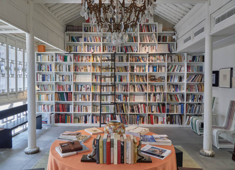 書海中的靜謐角落圖片