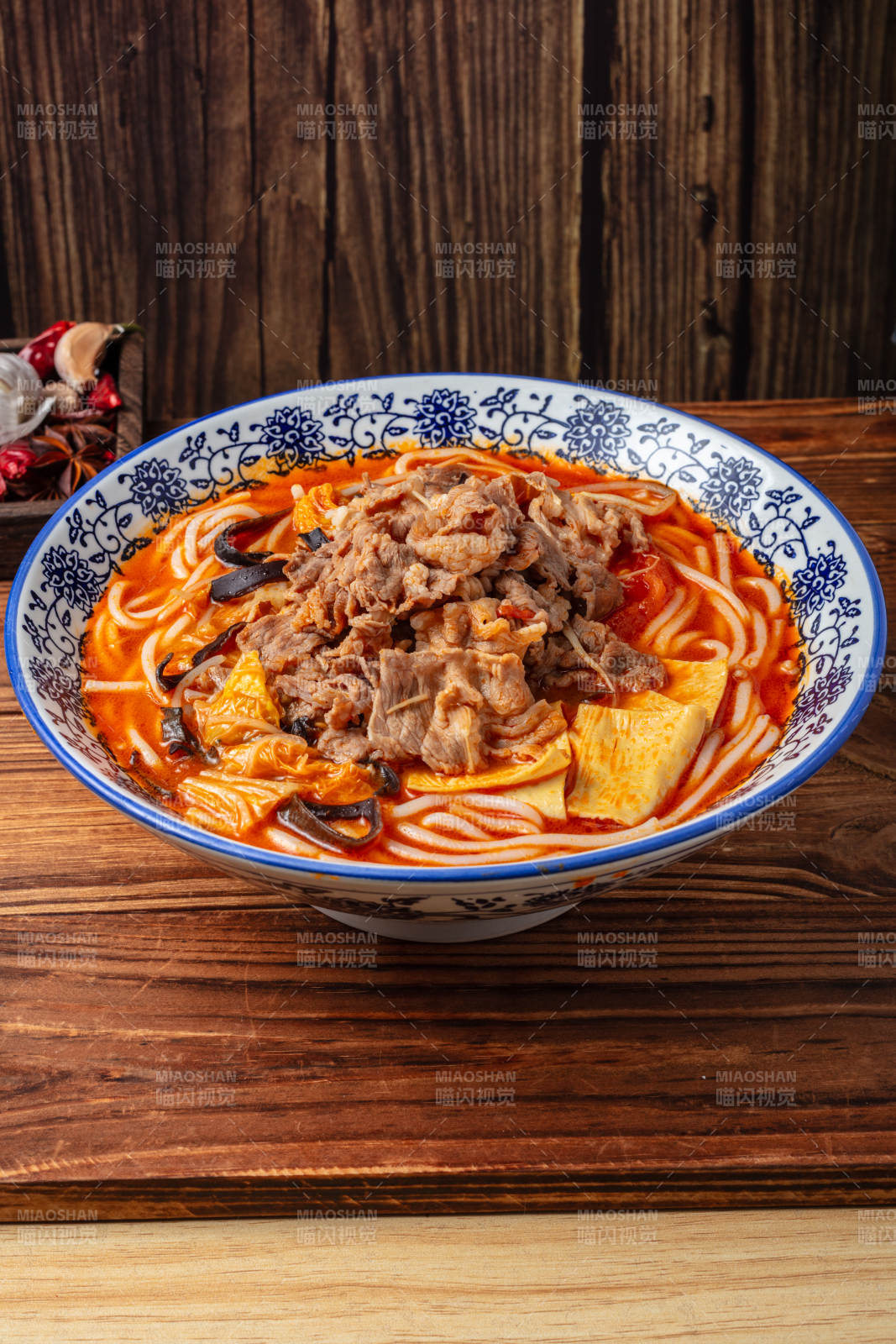 贵州红酸汤肥牛米粉图片