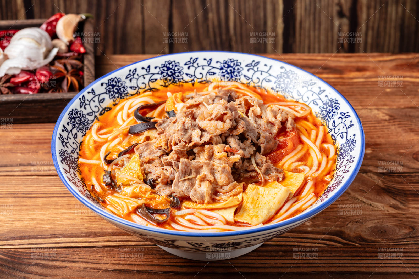 贵州红酸汤肥牛米粉图片