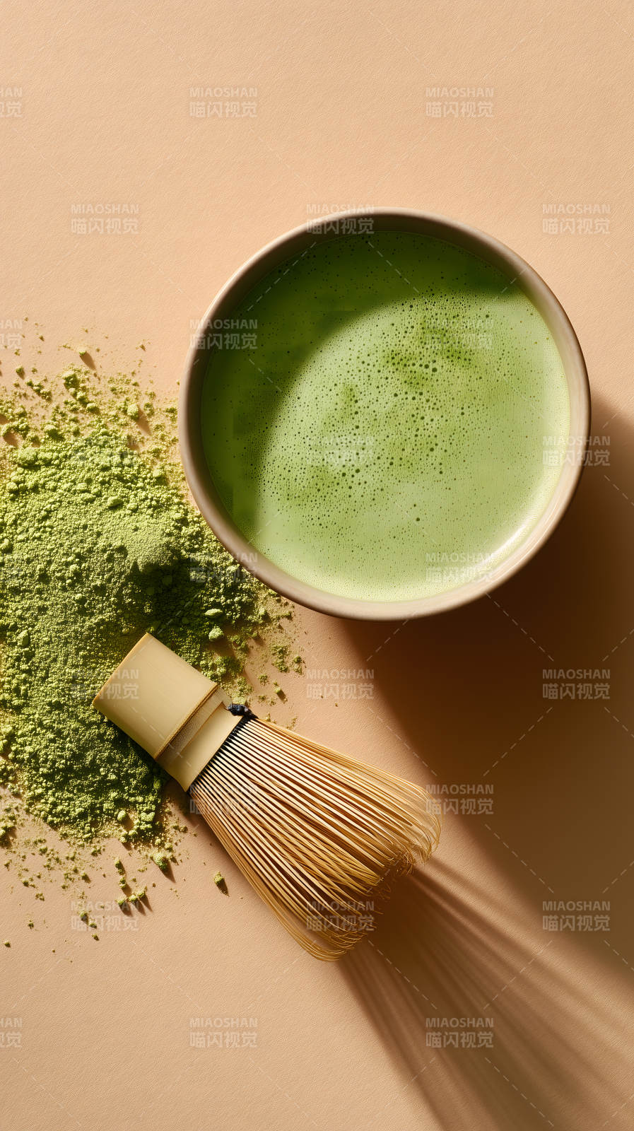 抹茶与工具特写绿色饮品与茶具图片