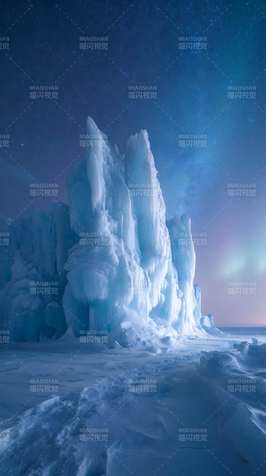 冰雪奇缘极光下的冰城堡图片