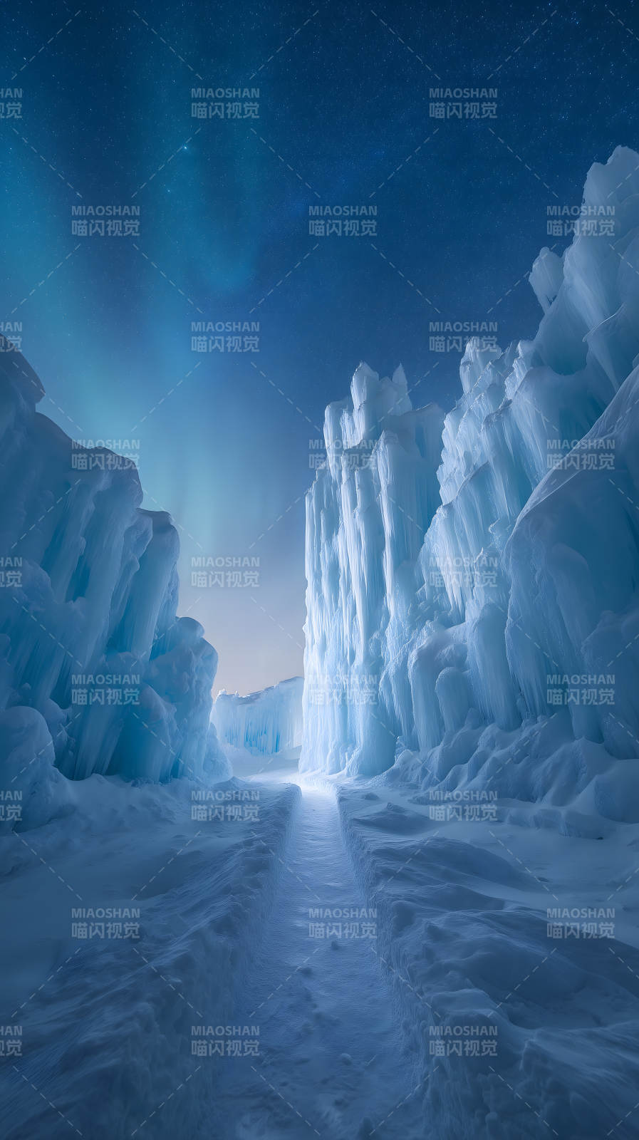 冰雪世界星空下的冰墙之路图片