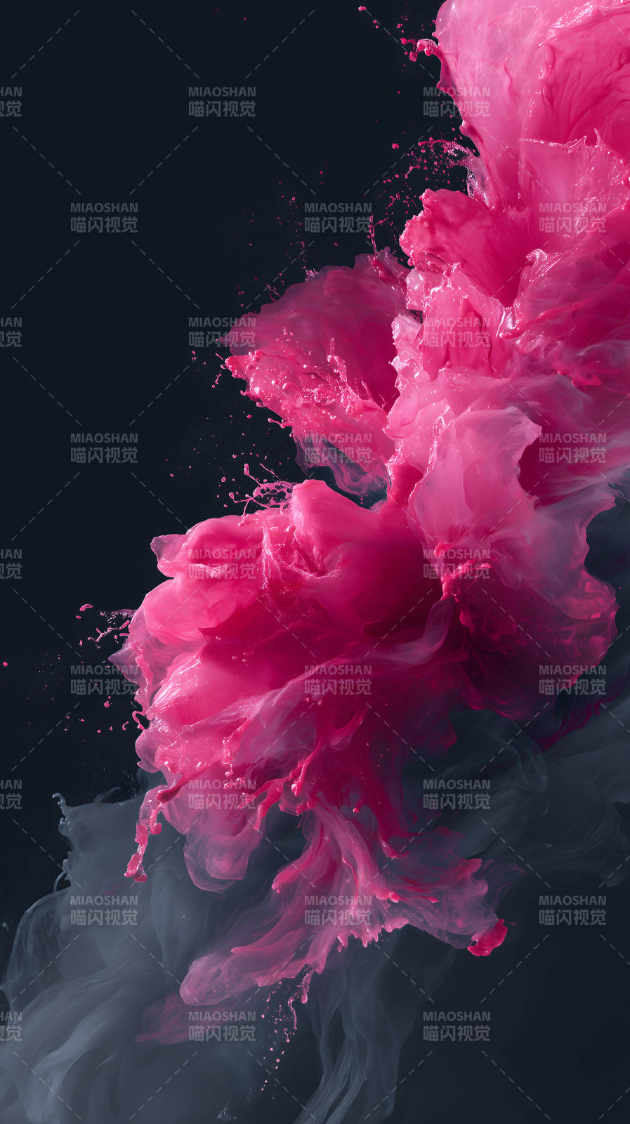 粉色液体绽放于黑色背景图片