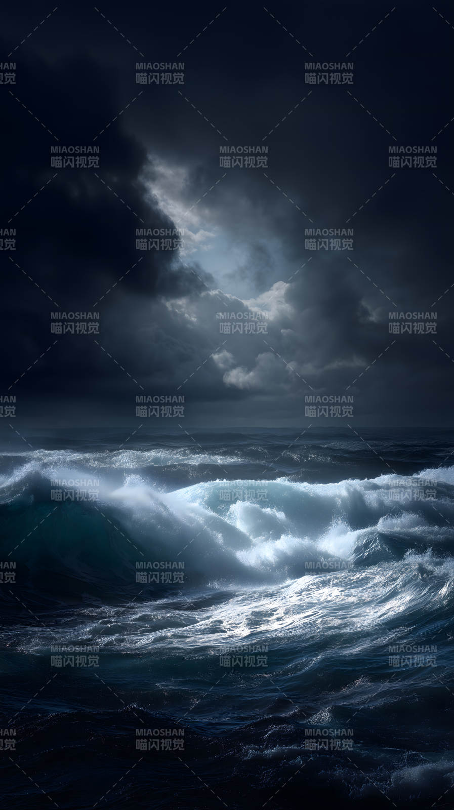 风暴中波涛汹涌的大海景色图片