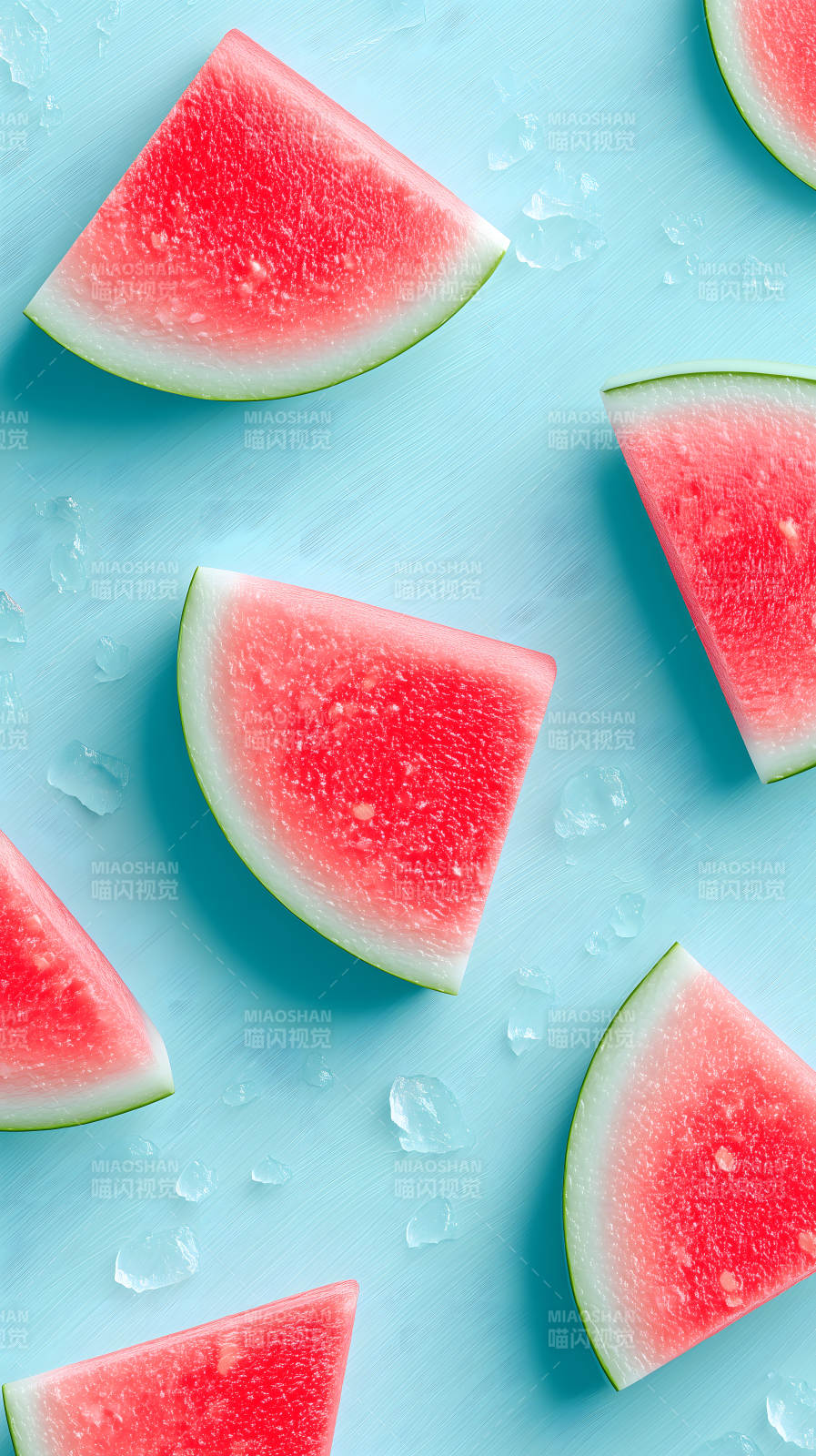 西瓜切片与冰块的清爽夏日图片