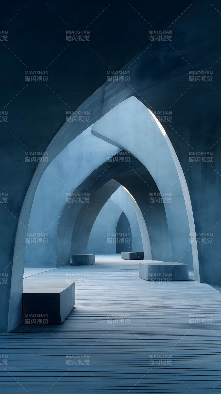 幽静的蓝色拱形长廊图片