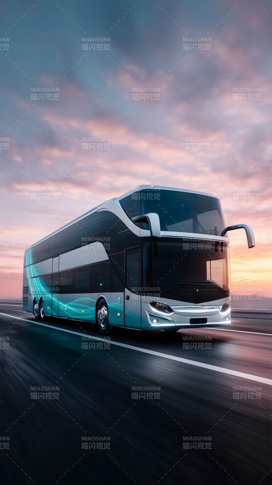 未来派双层巴士疾驰而过图片