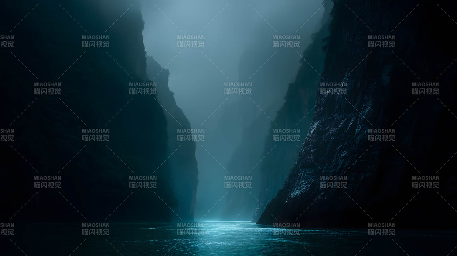 幽深峡谷的静谧之美图片