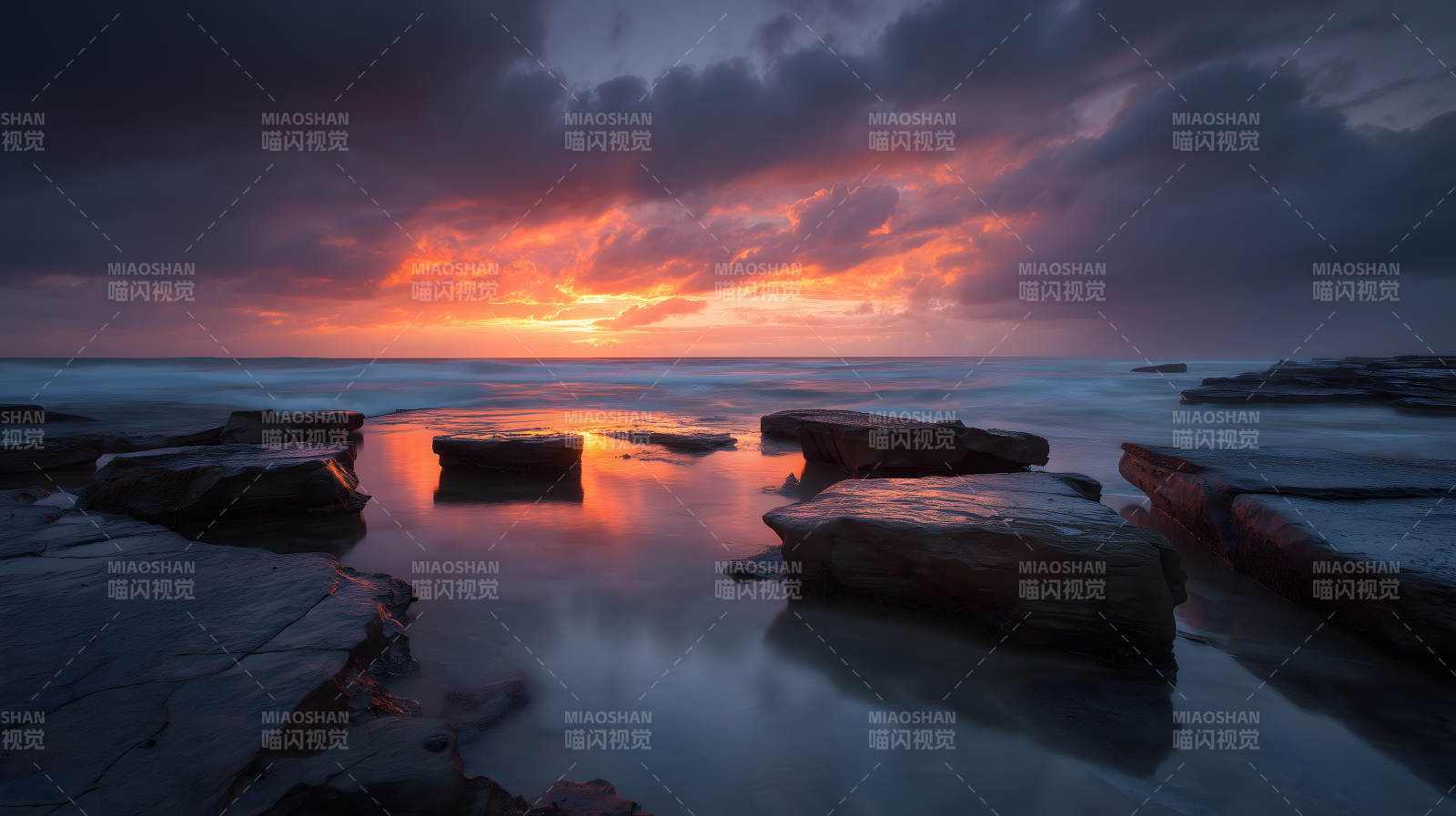 日落海滩礁石奇观图片