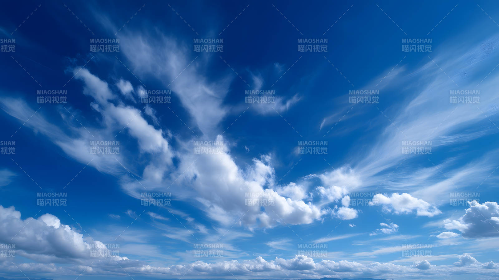 晴空万里，白云朵朵图片