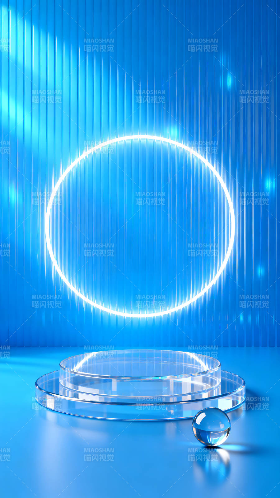 蓝色背景灯光下的玻璃展示台图片