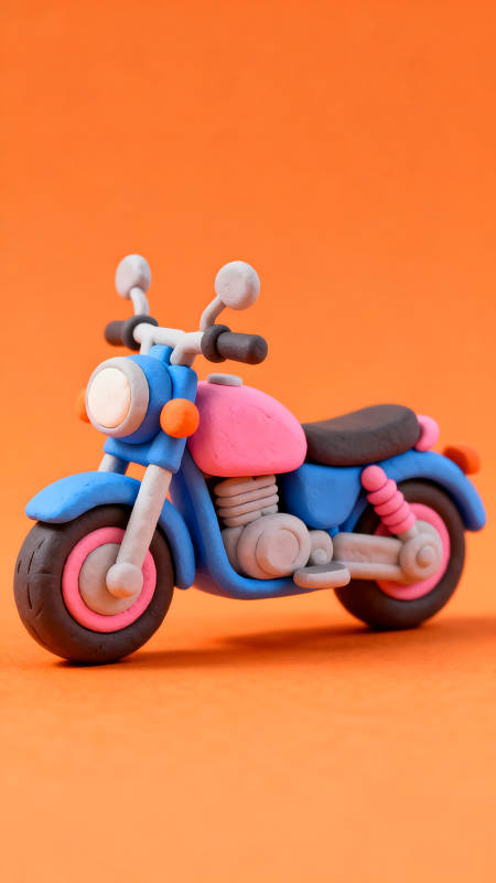 黏土摩托车展示于橘色背景上图片