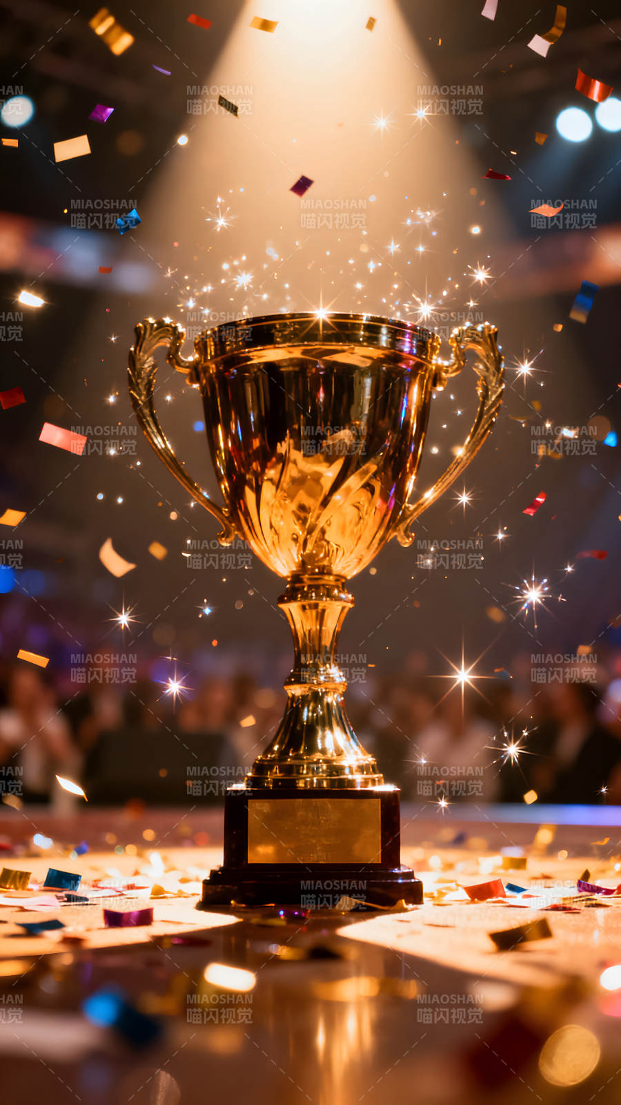 金光闪耀的奖杯庆祝胜利图片
