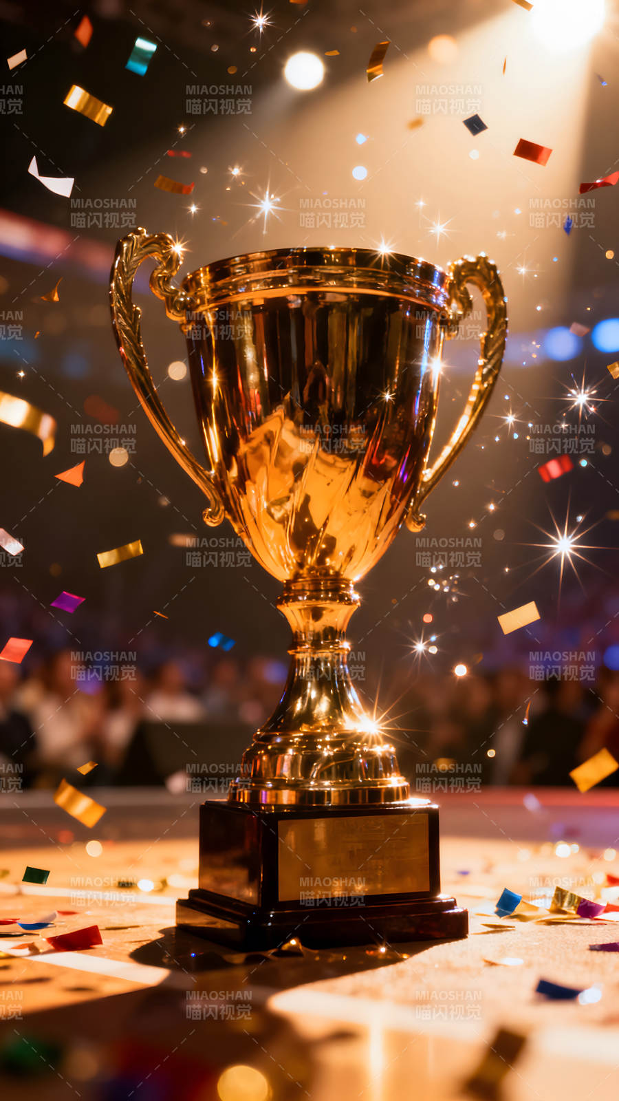 金光闪耀的奖杯庆典场景图片