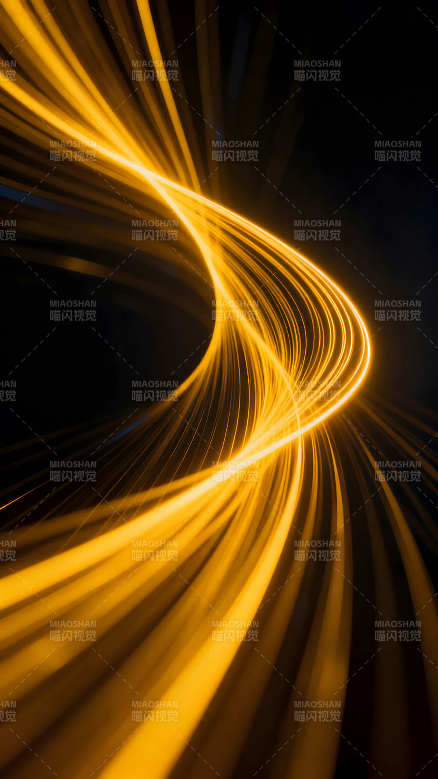 金光流线划过黑夜空间图片