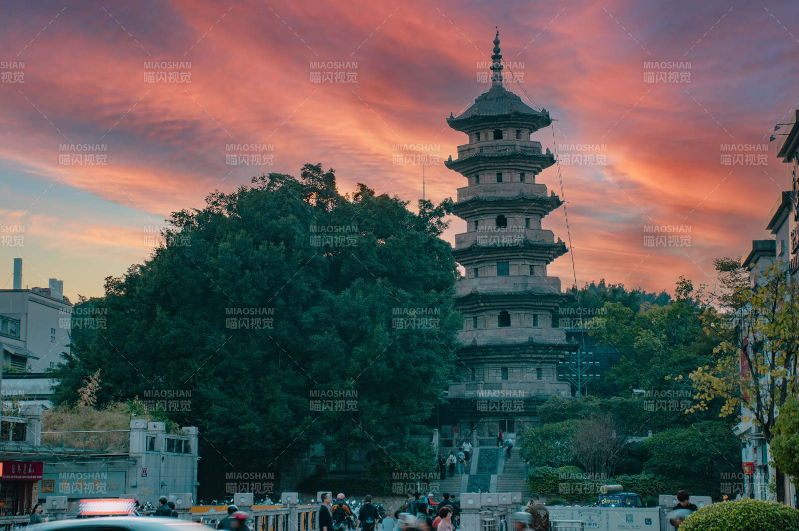 福州定光寺白塔乌塔图片