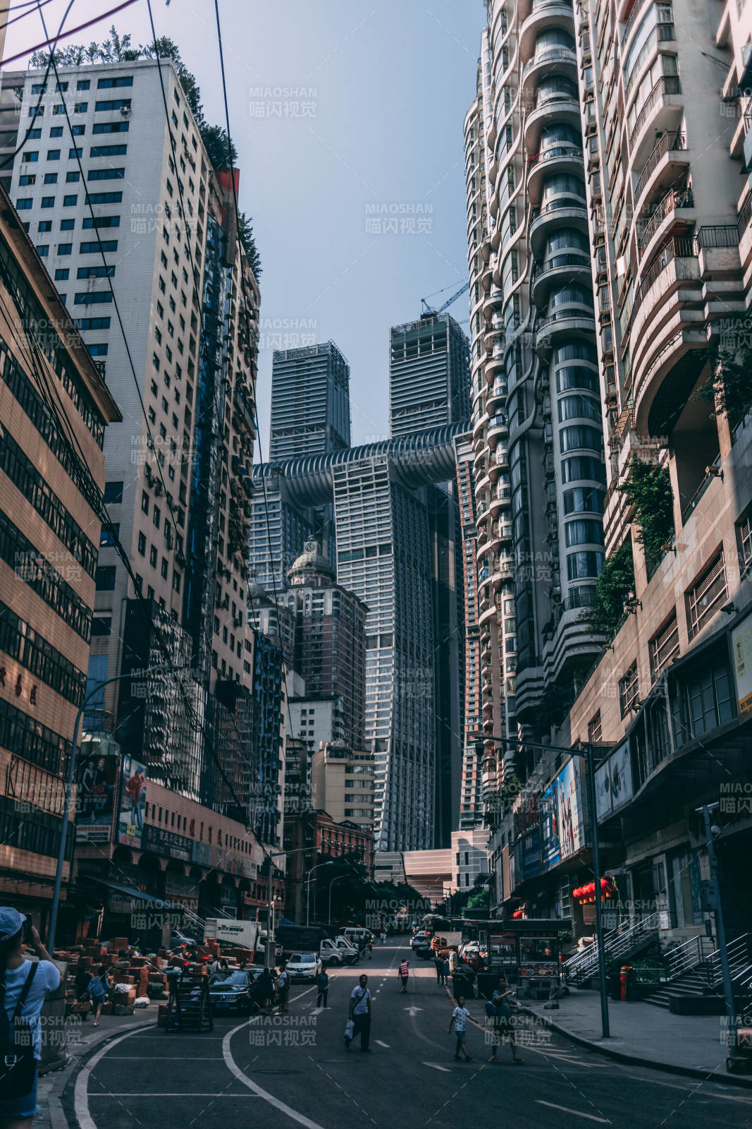 重庆解放碑来福士都市高楼林立街景图片