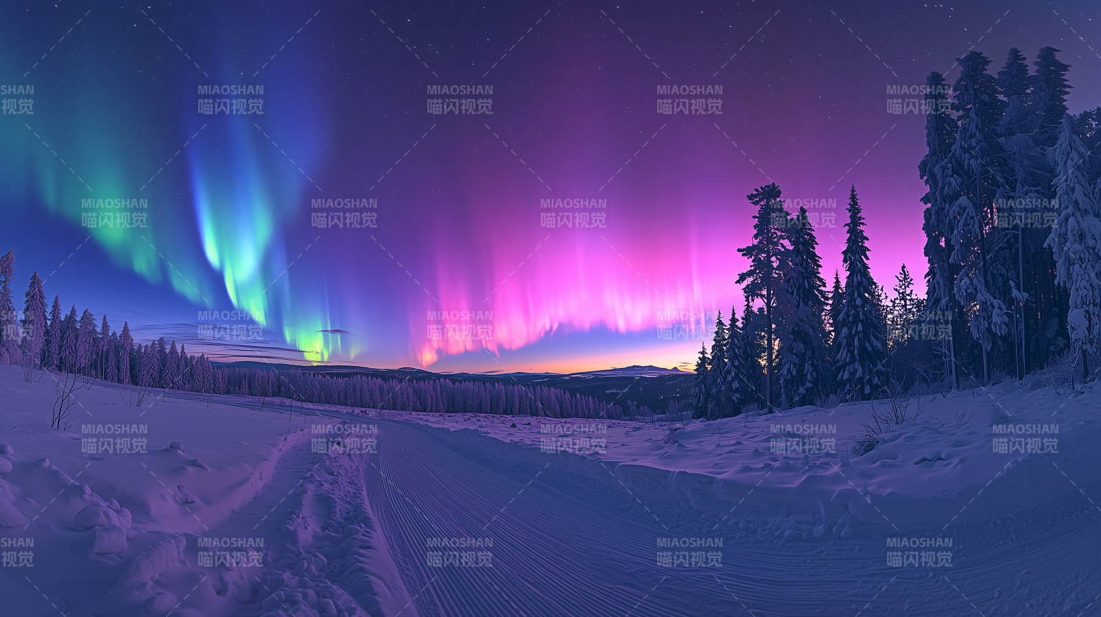 极光下的雪山公路图片