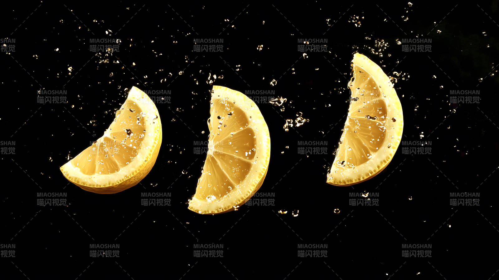 柠檬在水中飞溅的清爽图片