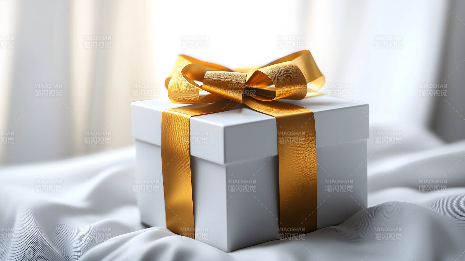 金色绸带的纯白礼物图片