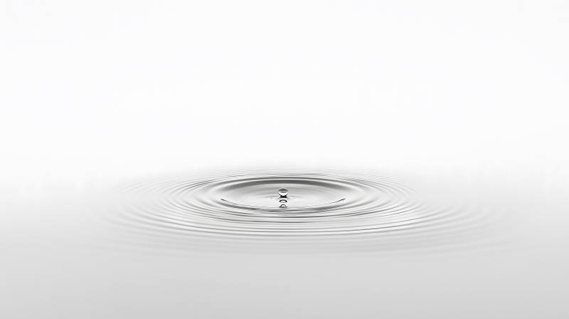 平静水面的涟漪图片