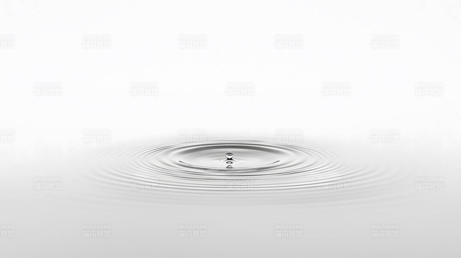 平静水面的涟漪图片