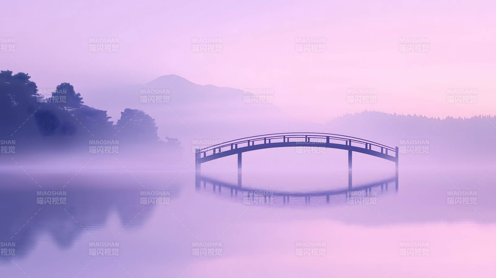 雾锁桥影的朦胧之美图片