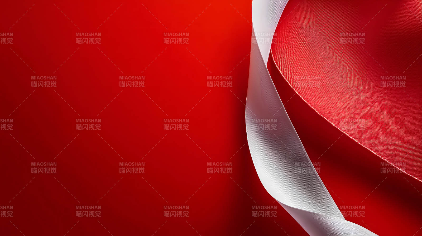 红色背景下的丝绸律动图片