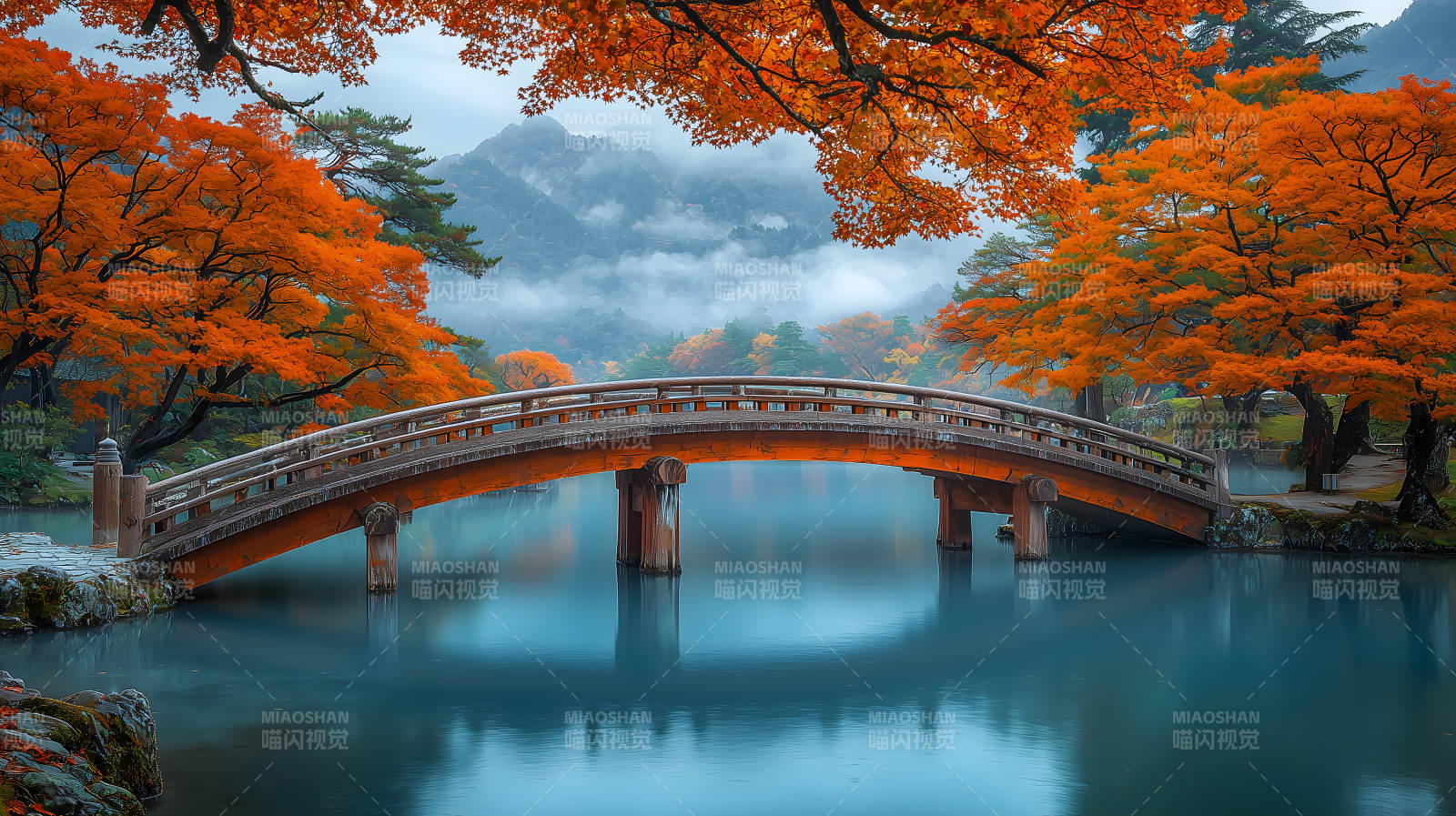 秋日湖光山色与桥图片