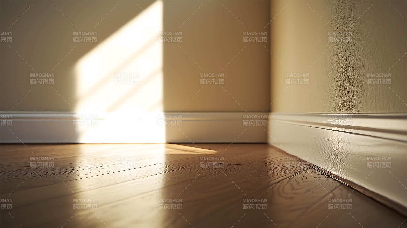 空旷室内阳光洒落图片