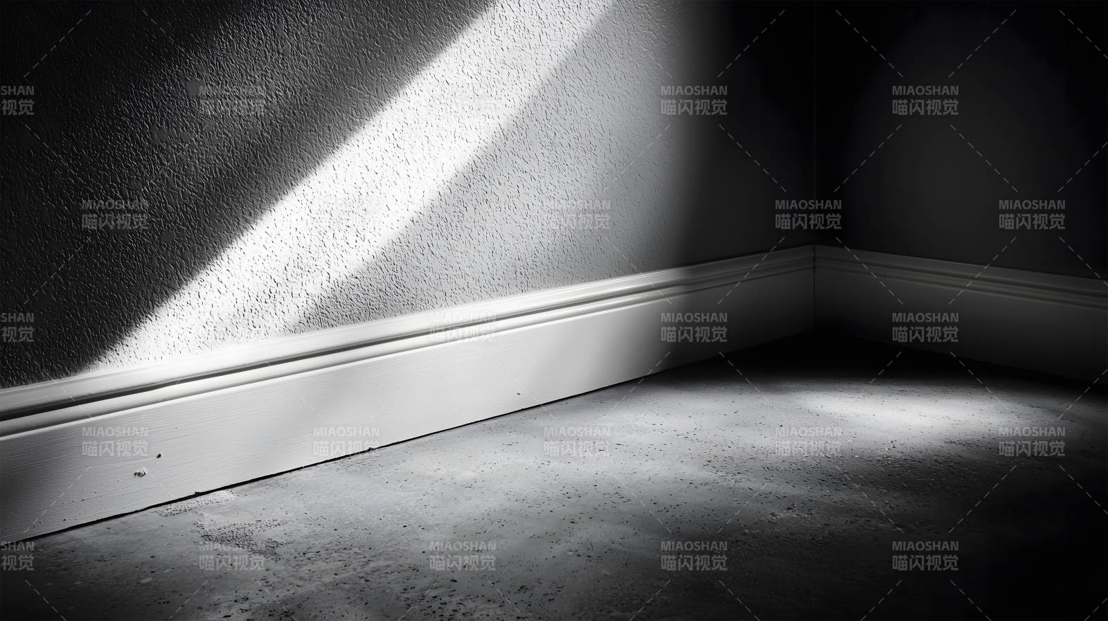 空旷室内阳光洒落图片