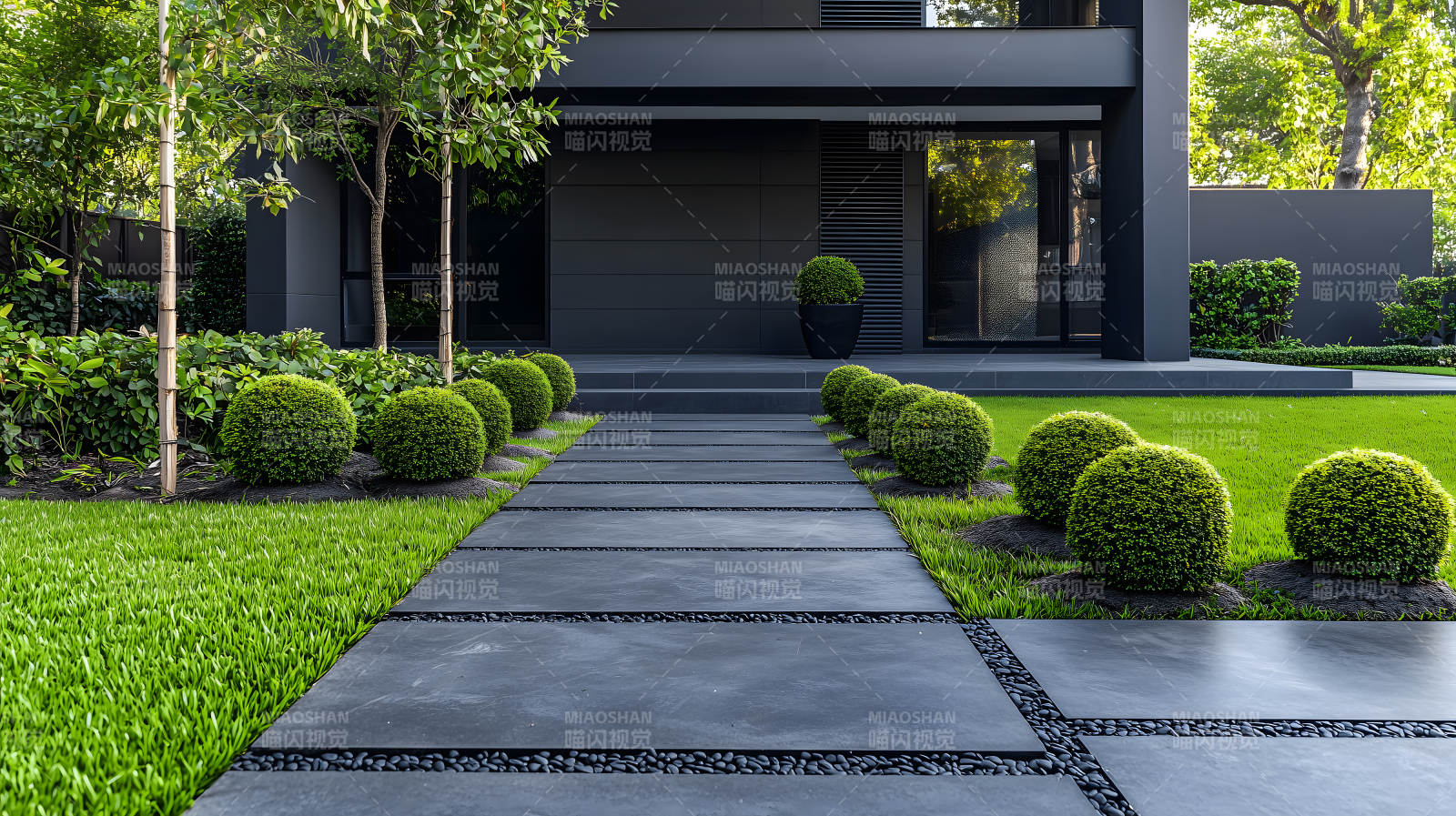 现代黑建筑搭配绿篱草坪的户外景致图片