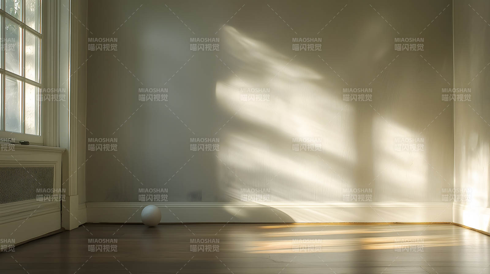 空旷室内阳光洒落图片