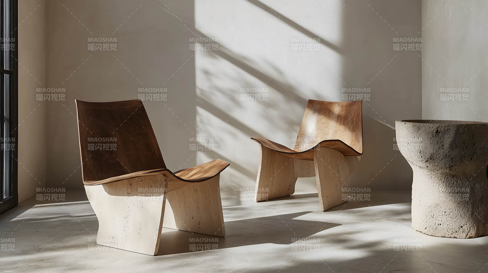 暖光下简约室内的木质单人座椅图片