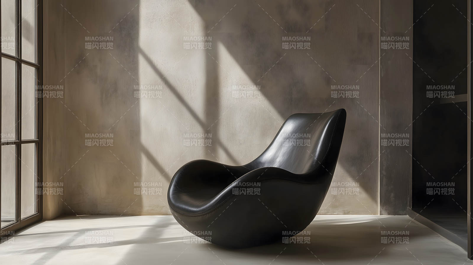 暖光下简约室内的木质单人座椅图片