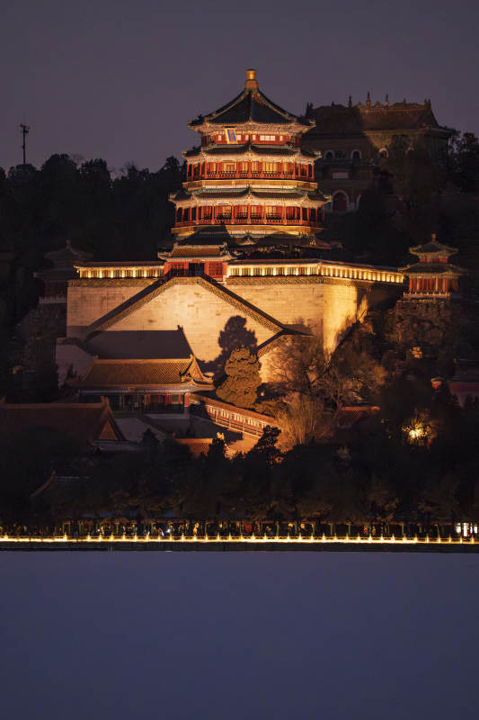 夜色中的佛香阁图片