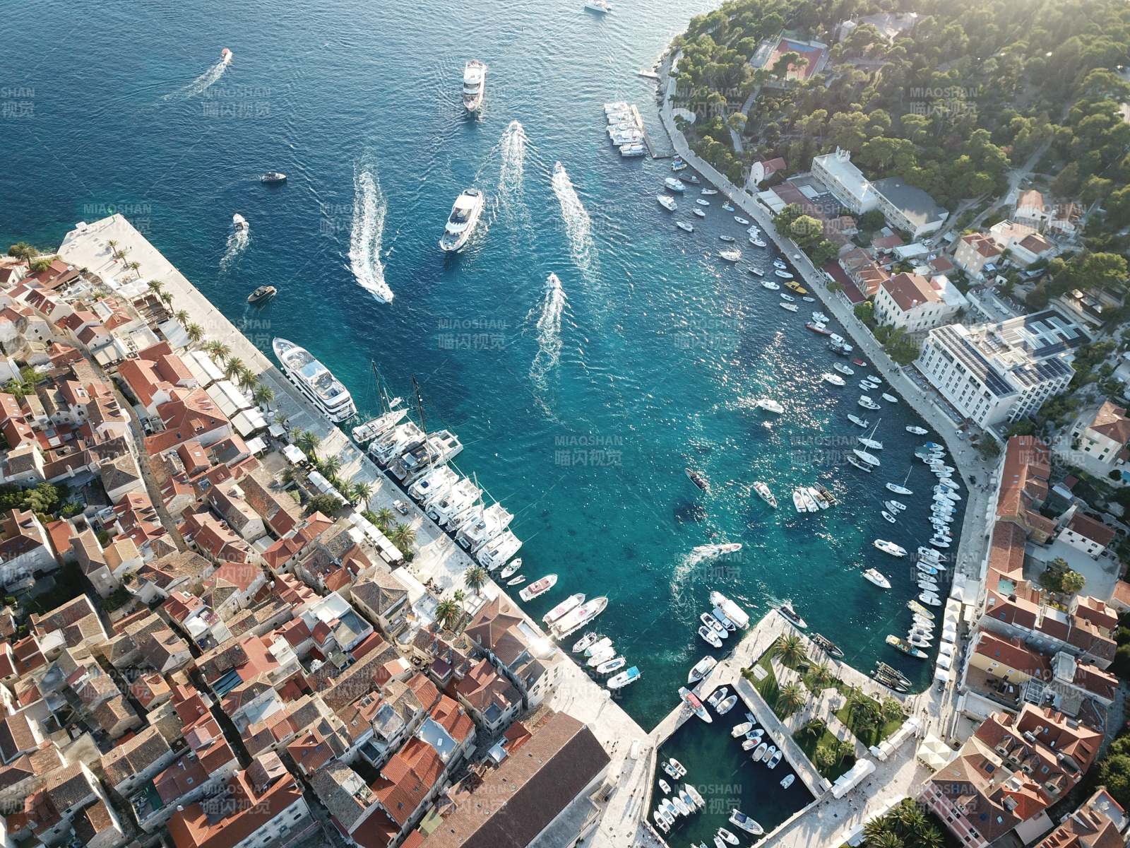 克罗地亚 海滨小镇航拍美景图片