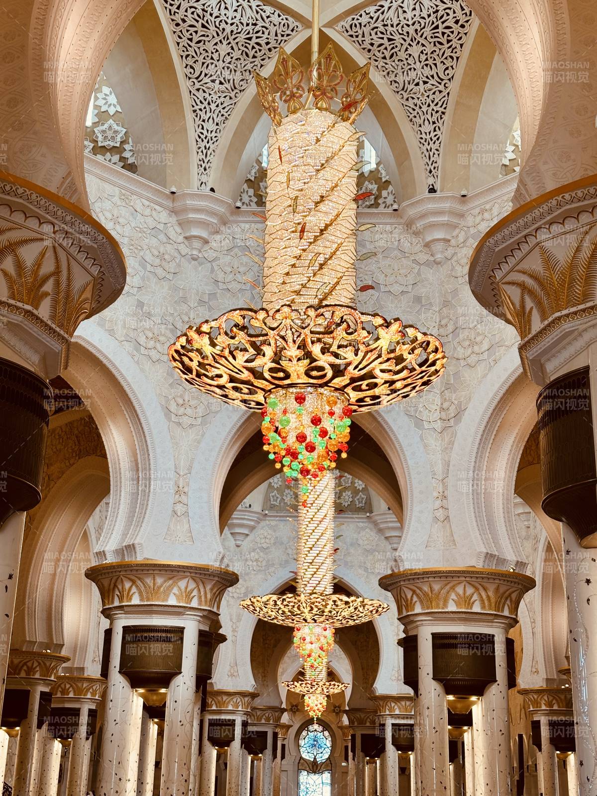 华丽穹顶吊灯图片