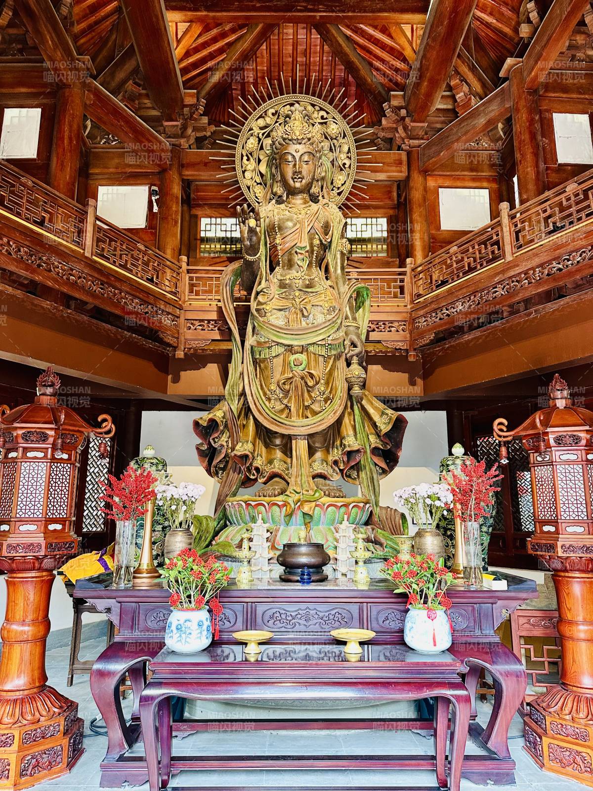 金佛殿内庄严供奉图片