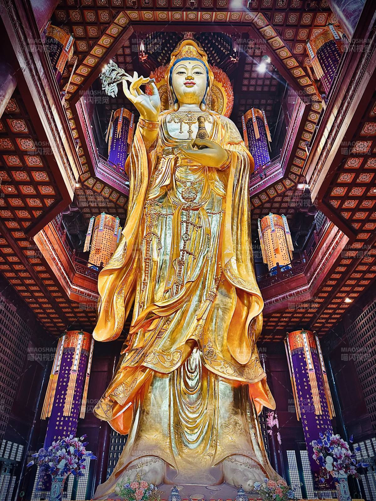 金身观音立像图片