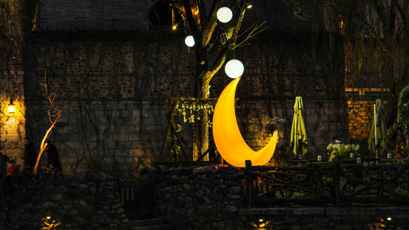 月夜静谧庭院图片