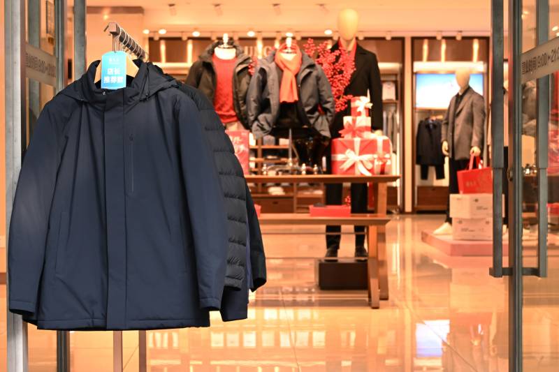 深蓝羽绒服展示图片