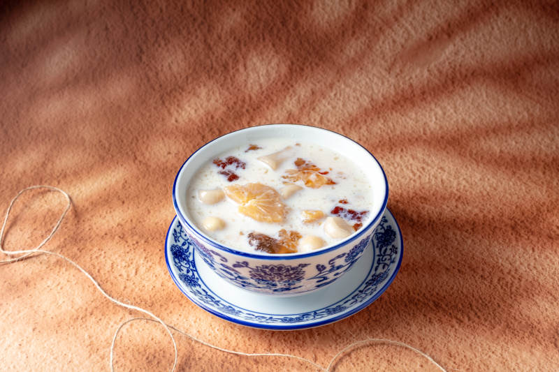 木薯桃胶莲子芋圆炖奶图片