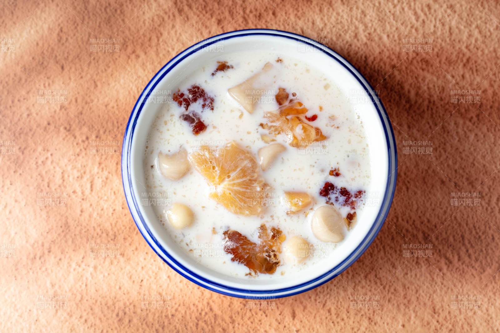 木薯桃胶莲子芋圆炖奶图片