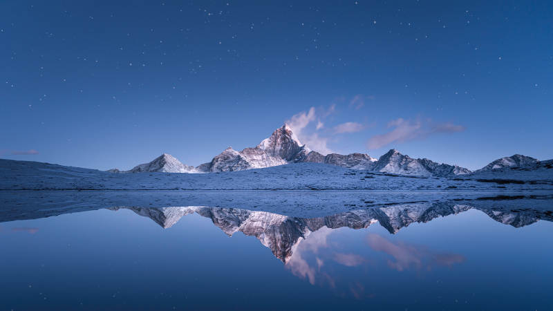 四姑娘山倒影夜空星图片