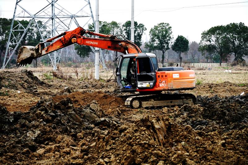 挖掘机作业现场图片